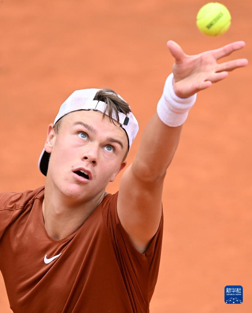 回老东家深造?于大宝社媒:本菲卡学院是最好的,要好好珍惜.